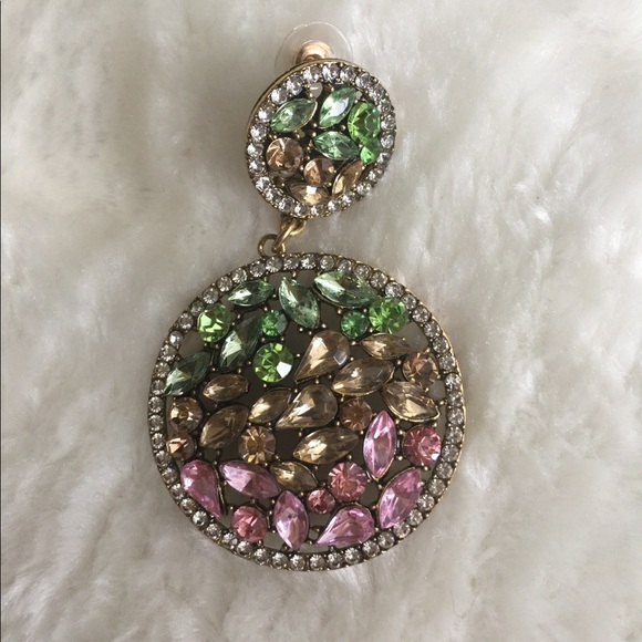 Esperance Engraved Rhinestones Earrings - Picture 7 of 7